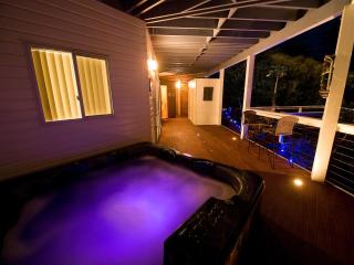 White House Ocean View Spa Villa - Burnt Pine - 1
