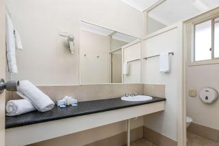 Econo Lodge Park Lane - 6