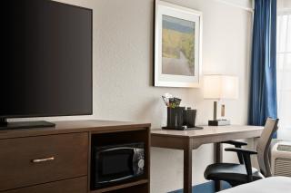 La Quinta Inn and Suites by Wyndham at WaTiki Waterpark - 2