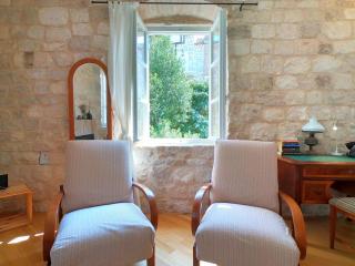 Historic Piazza House & Romantic Hidden Garden - Hvar - 1