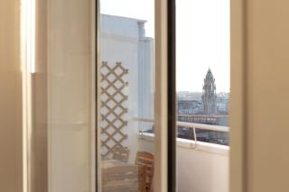 LovelyStay - Penthouse Balcony Apartment - 4