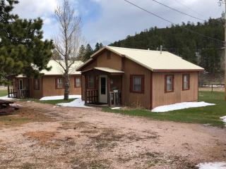 Black Hills Cabins at Quail's Crossing - Hill City - 5