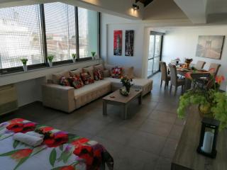 Spacious & Modern Studio Apartment Near the Airport - 8