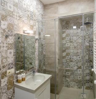 Home@97 on Aghmashenebeli Avenue - Tbilisi - 3