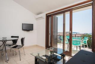 Apartments Brodarica Beach With Balcony Seaview - Brodarica - 4