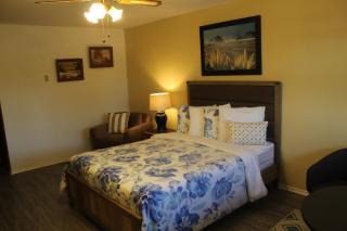 Shenstone Motor Inn and Restaurant - Wiarton - 8