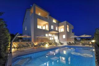 Deluxe Villa No.10 - Rooms & Apartments - Mandre - 0