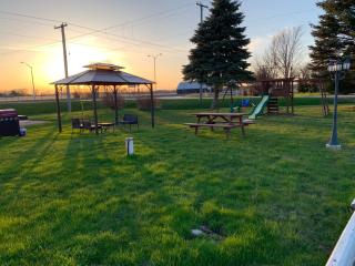 Twin Oaks Motel - Orono - 7