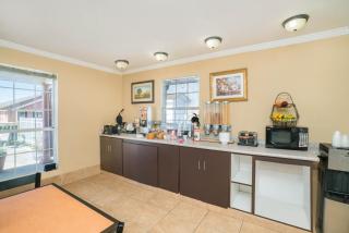 Travelodge by Wyndham Santee - Santee - 1