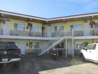 Travellers Motel - 1