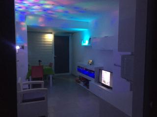 White Home. Casa Relax, piscina, free wi-fi & posto auto. - 8