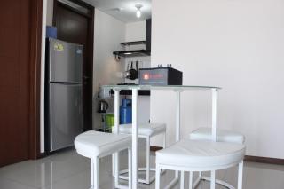 Modern Look 2BR Gateway Pasteur Apartment By Travelio - Bandung - 7