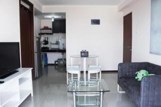 Modern Look 2BR Gateway Pasteur Apartment By Travelio - Bandung - 3