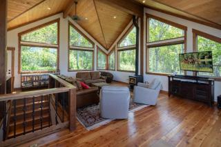 Alpine Recharge by KABINO Huge Views Hot tub Garage PS3 WiFi Loft - 5