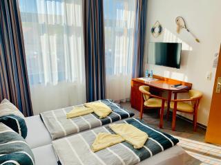 Hotel-Pension "Petridamm" - Rostock - 1