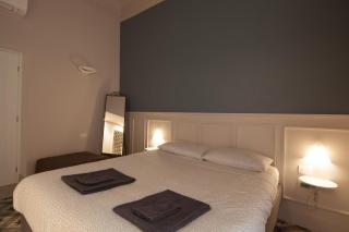 Room222 - stylish room La Spezia Old Town - 5' station to Cinque Terre - 7