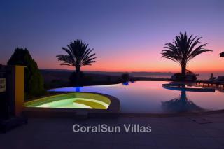 Amazing Luxury Villa, In Paphos, Extremely Large Pool. Jacuzzi, Gym, Games Room - Argaka - 0