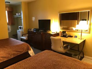 Cardinal Court Motel - 2