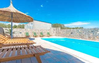 Camp Mateo with Pool - Drage - 6