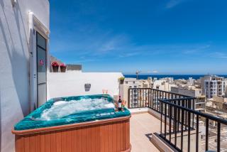 Seashells Sea View Penthouse with private Hot Tub & large sunny terrace with stunning views - by Getwaysmalta - 8