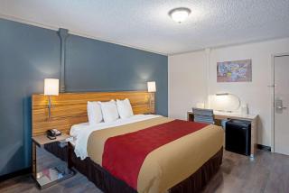 Quality Inn Frontier at US Hwy 30 - Clinton - 4