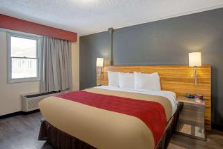 Quality Inn Frontier at US Hwy 30 - Clinton - 2