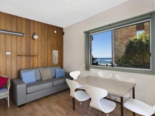 The Sands Apartment 6 - The Entrance - 2