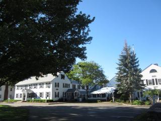 Publick House Historic Inn and Country Motor Lodge - 1