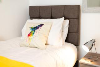 Fantastic Location - TV in Every Bedroom! - Swansea - 4