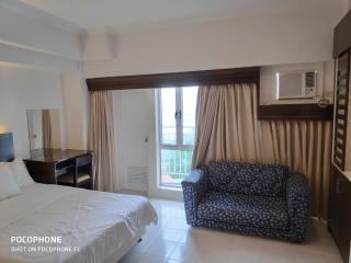 Tagaytay Staycation by Naya and Darla w Free Swimming Pool, WiFi & Netflix - Tagaytay - 1