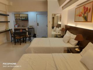Tagaytay Staycation by Naya and Darla w Free Swimming Pool, WiFi & Netflix - Tagaytay - 6