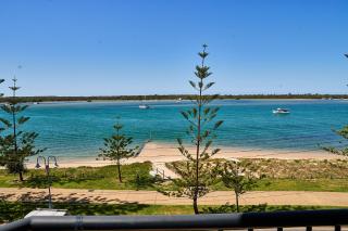 Bayview Beach Holiday Apartments - Gold Coast - 6