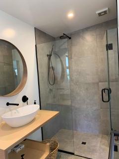 Lakefront Luxury In Old Cromwell **New 3BR Home** - Cromwell - 2