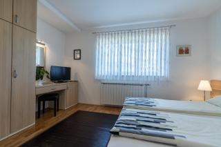 Apartments and Room Robert - Korenica - 4