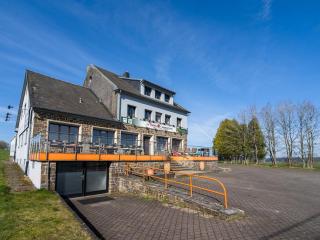 Spacious Holiday Home in Gouvy with Garden - Gouvy - 0