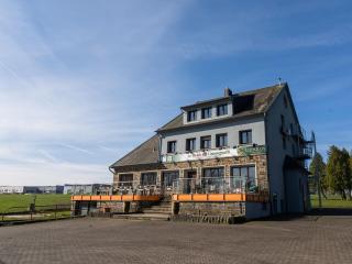 Spacious Holiday Home in Gouvy with Garden - Gouvy - 0