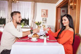 Hotel Pension Wiesenau - Bad Salzhausen - 1