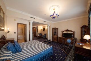 Grand Hotel London - 3