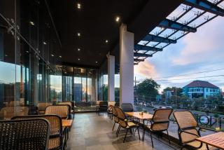 Luminor Hotel Airport Sidoarjo By WH , Best Choice and Strategic Location with a Rooftop area in Town - Sidoarjo - 1