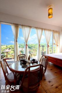 Museum Traveler's Guest House - 9