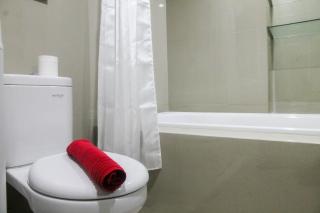 Azalea Suites Cikarang Studio Apartment with Bathtub By Travelio - Bekasi - 1