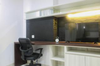 Azalea Suites Cikarang Studio Apartment with Bathtub By Travelio - Bekasi - 4