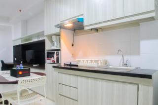 Azalea Suites Cikarang Studio Apartment with Bathtub By Travelio - Bekasi - 8