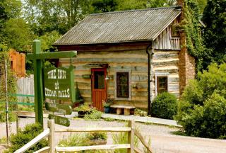Inn & Spa at Cedar Falls - Cedar Grove - 0