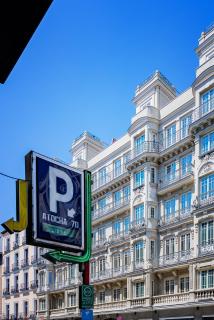 Exclusive quietness in the heart of Madrid with Public Parking, Breakfast, 2 bathrooms - 2