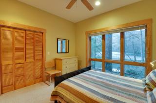 5 Bed 4 Bath Vacation home in Tuckasegee - 8