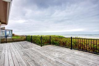2 Bed 2 Bath Vacation home in Waldport - 7