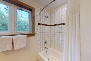 6 Bed 4 Bath Vacation home in Eastsound - 5