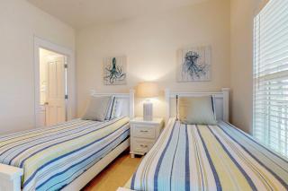 3 Bed 4 Bath Vacation home in Barefoot Cottages - Port St. Joe - 2