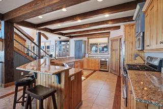 8 Bed 5 Bath Vacation home in Fish Haven - Fish Haven - 2